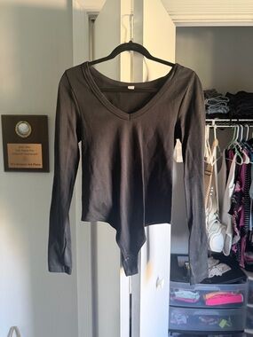 Kohl's Black Ribbed Long-Sleeve V-Neck Bodysuit